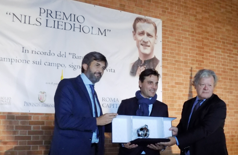 Consegnato il premio Nils Liedholm all'allenatore del Milan Vincenzo Montella